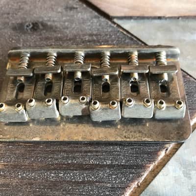 Real Life Relics Fender® Aged Nickel Hardtail Bridge (Fender® 0060068000    [M5]