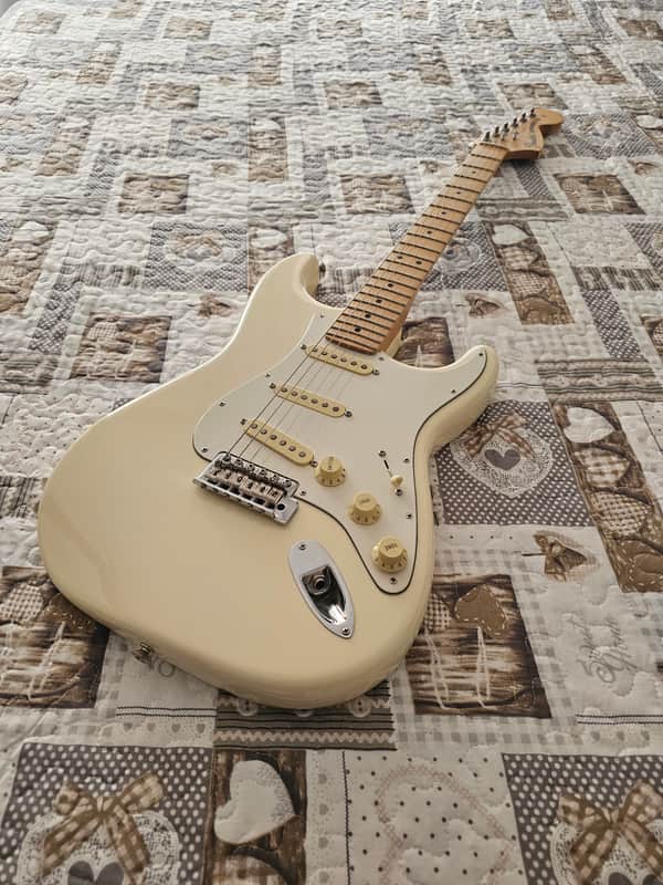 Fender Limited Edition American Performer Stratocaster with Maple Fretboard 2019 - Olympic White imagen 1