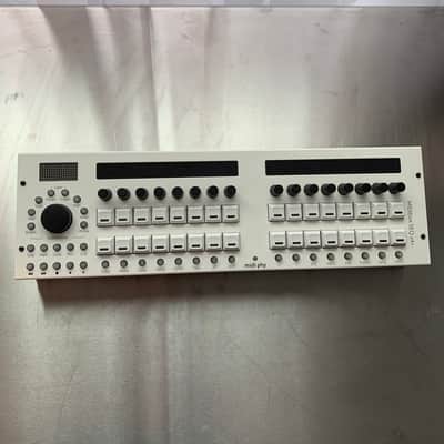 MIDIbox SEQ V4+ Midi sequencer w/OLED displays and 909 style buttons image 2