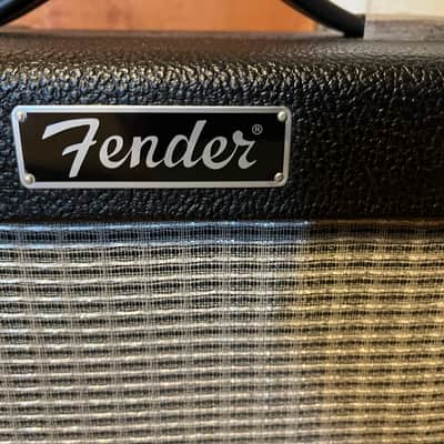 Fender Pro Junior 15-Watt 1x10" Guitar Combo 2002 - 2010 - Black image 2