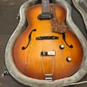 Godin 5th Avenue Kingpin - Cognac Burst
