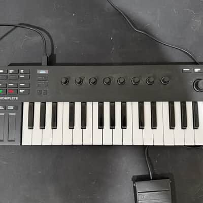 Native Instruments Komplete Kontrol M32 2019 - Black image 3