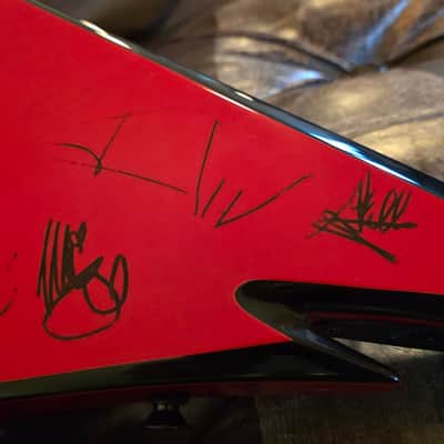 Jackson Demmelition King V ex LONDON CROBAR Soho Metal Rock Bar Artist Signed Phil Demmel Machine Head Signature Flying V EMG 81 85 Zakk Wylde Set Floyd Rose Electric Guitar image 20