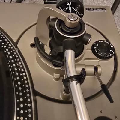 Technics SL-1600 1980 - Silver image 7