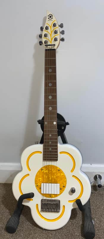 Daisy Rock Artist flower White | Reverb