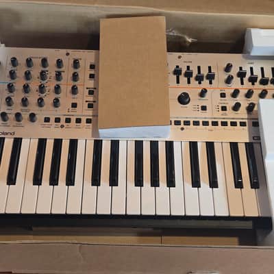 Roland Gaia 2 37-Key 22-Voice Synthesizer 2023 - Present - Silver image 3