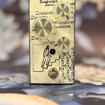 Mid-Fi Electronics Scrape Flutter Pedal-Random Color *Ships Today