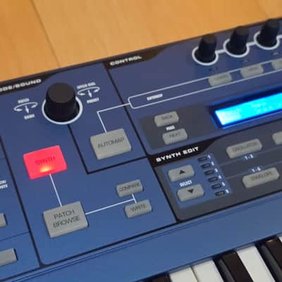 Novation UltraNova 37-Key 20-Voice Synthesizer 2010 - Blue