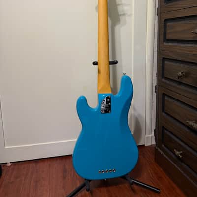 Fender American Professional II Precision Bass V with Maple Fretboard 2020 - Present - Miami Blue image 2
