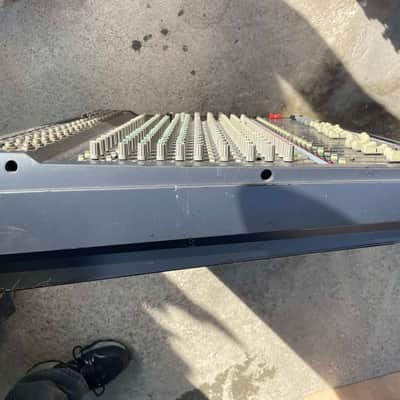 Yamaha EMX5000 20-channel mixer image 9
