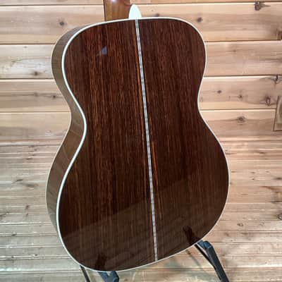Martin OM-28 Acoustic Guitar - Natural image 4
