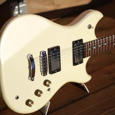 Westone Thunder II - Pearl White image 3