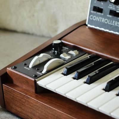 Moog Minimoog Model D Reissue 44-Key Monophonic Synthesizer (2022) 2022 - Present - Black / Wood image 4