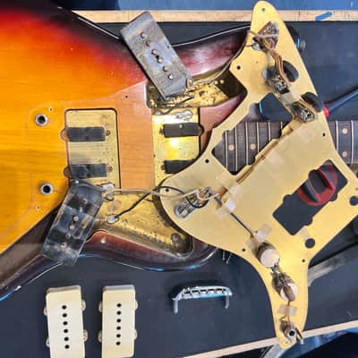 Fender Jazzmaster 1959 - Sunburst with Gold Anodized Pickguard image 20