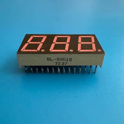 ROLAND MC-505 Groovebox Sequencer Part: LED Number Display Next/Current image 3