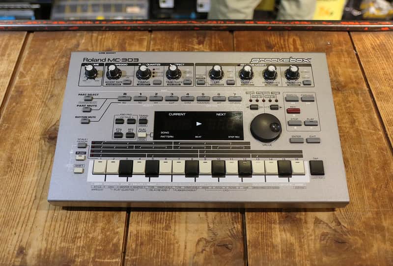 Roland MC-303 Groovebox 1990 - 1998 - Silver image 1