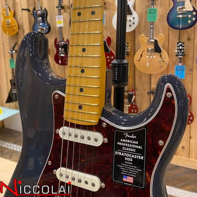 Fender American Professional Classic Stratocaster HSS, Maple Fingerboard, Faded Black image 6