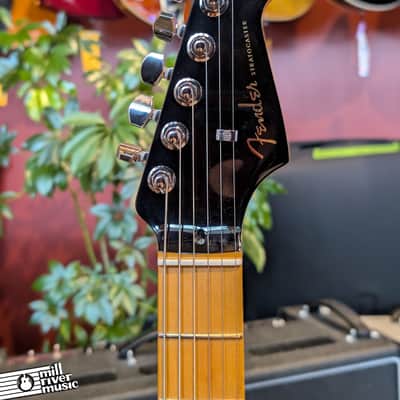 Fender American Ultra Luxe Stratocaster – Sunburst – Maple Neck –Includes Original Case and All Case Candy – Used Mint image 3
