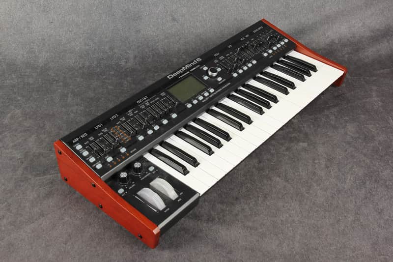 Behringer DeepMind 6 37-Key 6-Voice Polyphonic Analog Synth 2017 - Present - Black image 1