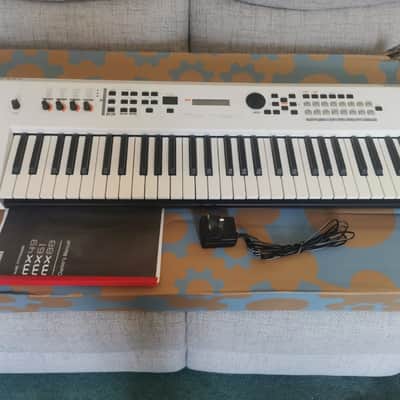 Yamaha MX61 61-Key Digital Synthesizer 2010s - White