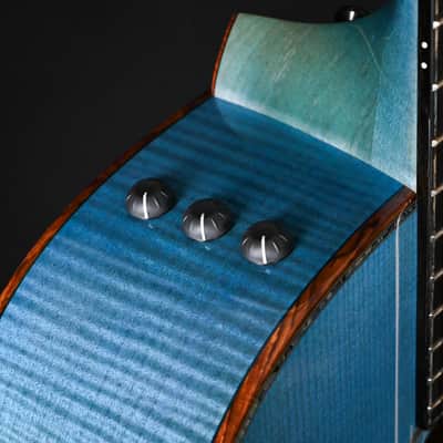 Taylor Custom Catch #23 C14ce B6023 – Grand Auditorium w/ Lutz Spruce Top & Figured Big Leaf Maple Back & Sides Acoustic/Electric Guitar- Koi Blue 2026 (1203306094) image 8