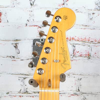 Fender - American Professional Classic Stratocaster - Electric Guitar - HSS - Maple Fingerboard - 3-Color Sunburst - w/ Deluxe Gigbag image 5
