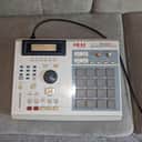 Akai MPC2000XL MIDI Production Center 2000 - 2005 - Grey