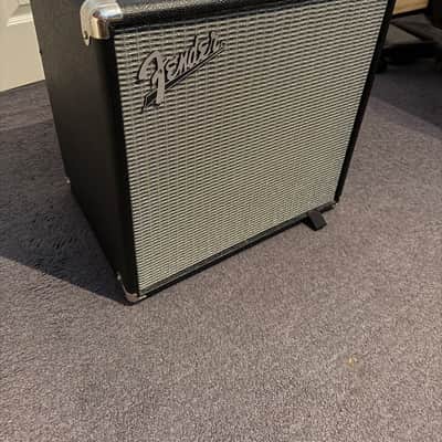 Fender Rumble 40 V3 40-Watt 1x10" Bass Combo 2015 - Present - Black image 2
