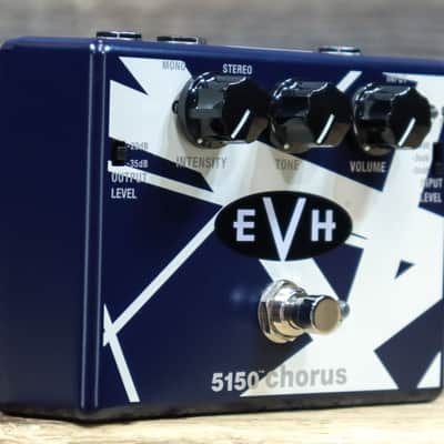 MXR EVH 30 5150 Chorus Eddie Van Halen Classic Chorus Stereo Output Effect Pedal image 3