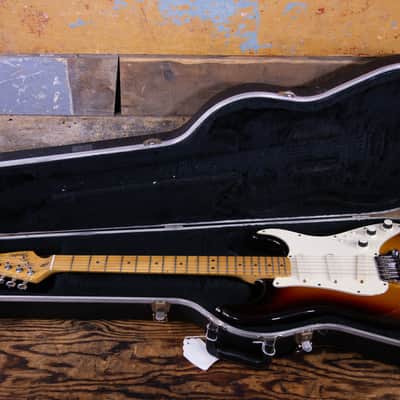 Fender Elite Stratocaster with Maple Fretboard 1983 - Brown Sunburst image 18