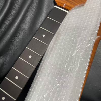 4a  Round End stainless steel 22frets Roasted flame Maple guitar neck 25.5inch hole 10mm  Satin Rosewood fingerboard ，4A Bone nut Stainless steel 22fret satin Roasted Flame Maple electric guitar neck image 5