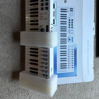 Arturia KeyLab 61 MkII MIDI Controller 2018 - Present - White image 1