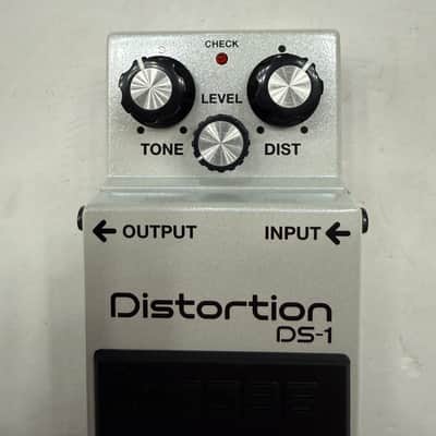 Boss Roland DS-1-WH Distortion Pearl White Limited Edition Guitar Effect Pedal image 2