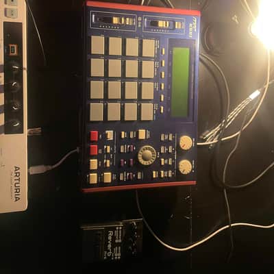 Akai MPC1000 Music Production Center 2004 - 2013 - Blue