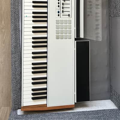Arturia KeyLab 88 MIDI Controller MIDI Controller 2015 - 2017 - White image 2