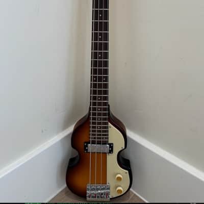 Hofner HCT Shorty Electric Violin Bass Guitar, Sunburst, HCT-SHVB-SB-0. D image 1