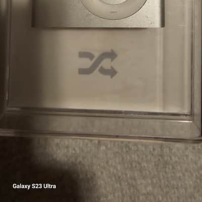Apple A1204 [MB225LL/A iPod Shuffle 1 GB in Original Packaging image 3