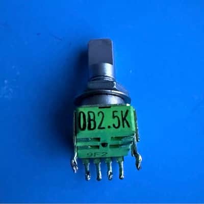 AKAI MPK 25 APC40 MKI MIDI Controller Part: ALPHA Potentiometer 2.5KB Pot image 3