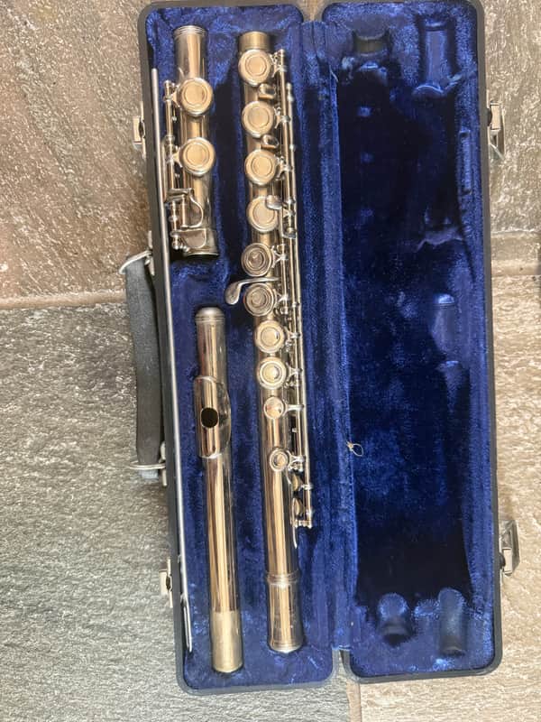 Armstrong 104 Student Model Closed-Hole Flute with C Foot, Offset G