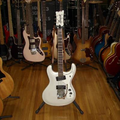 Mosrite Ventures 1967 - Pearl White image 1
