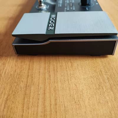 Mooer GE-200 Guitar Multi-Effects Unit including Pedal carrying bag image 8