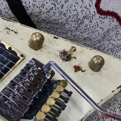 2026 Jackson USA Custom Shop Randy Rhoads RR-2H Floyd Rose Heavy Relic Vanilla Shake Over 3 Tone Burst 7.60 lbs image 9