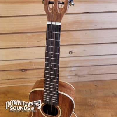 Kala KA-SMH-CG All Solid Gloss Mahogany Concert Ukulele with Hard Case - Gloss Mahogany, 1lbs 3oz image 5