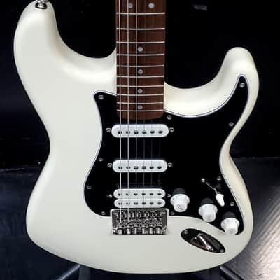 Squier Classic Vibe '70s Stratocaster HSS HT - Olympic White w/FREE Pro Set Up image 4