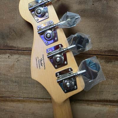 Squier Classic Vibe 60's Jazz Bass - Tahitian Coral image 11