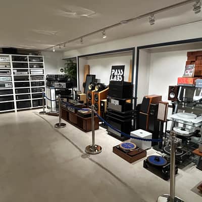 Pass Labs INT-250 Integrated Amplifier - NEW image 4