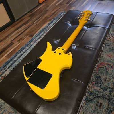 2006 Fernandes Burny YH-JR - Hide Signature Model - Yellow Heart Junior - Built-in-Amp - w/ Gig Bag image 18