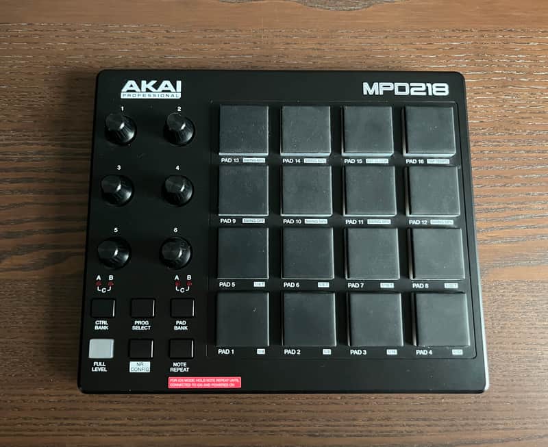 Akai MPD218 2015 - Present - Black image 1