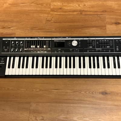 Roland VR-09 61 Note Combo Organ