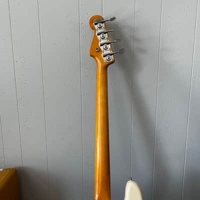 Mojo Dojo – Olympic White Precision Bass – AV II Neck – Custom Shop Pickup – PLEK + Pro Setup – Excellent Player image 8